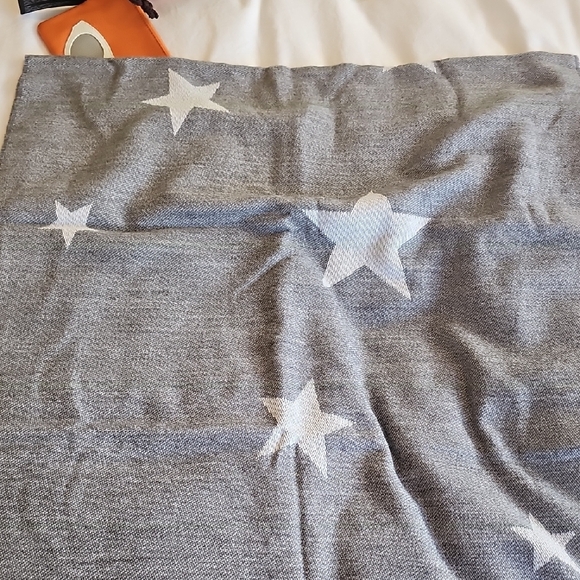 Gray Star Patterned Scarf - Picture 4 of 5